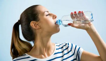 Right Way To Drink Water - ನೀವೂ ಕೂಡ ಬಾಟಲಿ ಮೂಲಕ ನೀರನ್ನು ಕುಡಿಯುತ್ತೀರಾ? ಹಾಗಾದ್ರೆ ಈ ಲೇಖನ ಓದಲು ಮರೆಯಬೇಡಿ