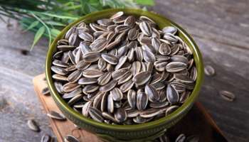 Sunflower Seeds Benefits : ತ್ವಚೆ ಹೊಳೆಯಲು ಮತ್ತು ಆರೋಗ್ಯವಾಗಿರಲು ಸೂರ್ಯ ಕಾಂತಿ ಬೀಜ ಸೇವಿಸಿ : ಇದರಿಂದ ಅನೇಕ ರೋಗಗಳು ದೂರವಾಗುತ್ತವೆ!