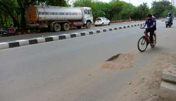 Patholes Of Bangalore: ಬೆಂಗಳೂರಿನ ತುಂಬಾ ಬಲಿಗಾಗಿ ಕಾದಿವೆ ರಸ್ತೆ ಗುಂಡಿಗಳು..!