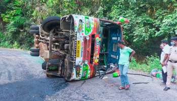 Bus accident:ಕೊಲ್ಲೂರು ಯಾತ್ರಾರ್ಥಿಗಳಿದ್ದ ಬಸ್ ಪಲ್ಟಿ, ಹಲವರಿಗೆ ಗಾಯ 