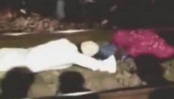 WATCH: ರೈಲಿನ ಕೆಳಗೆ ಸಿಕ್ಕಿ ಬಿದ್ದಿದ್ದ ಮಹಿಳೆಯನ್ನು ರಕ್ಷಿಸಿದ ಭೂಪಾಲ್ ವ್ಯಕ್ತಿ..!