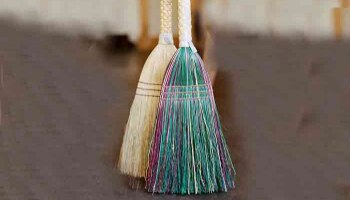 Broom Keeping Tips: ಪೊರಕೆಗೆ ಸಂಬಂಧಿಸಿದ ಈ ನಿಯಮ ಪಾಲಿಸದೆ ಹೋದರೆ, ಕಷ್ಟಪಟ್ಟು ಸಂಪಾದಿಸಿದ ಹಣ ನಿಮ್ಮ ಬಳಿ ಉಳಿಯುವುದಿಲ್ಲ