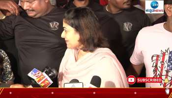 Kiccha Sudeep wife Priya Sudeep watched Vikrant Rona cinema first show with fans 