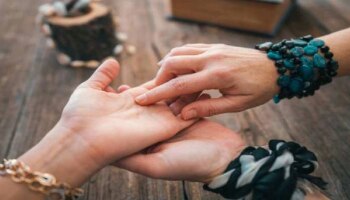 Palmistry: ಕೈಯಲ್ಲಿ ಈ ರೇಖೆ ಹೊಂದಿರುವ ಜನರು ಶ್ರೀಮಂತರಾಗುತ್ತಾರೆ..!