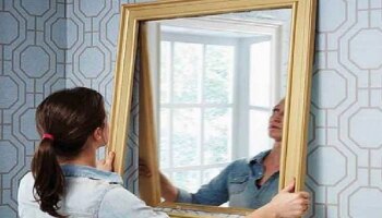 Vastu Remedy For Mirror : ಮನೆಯ ಈ ದಿಕ್ಕಿನಲ್ಲಿ ಅಪ್ಪಿತಪ್ಪಿಯೂ ಯಾವತ್ತೂ ಕನ್ನಡಿ ಹಾಕಬೇಡಿ!