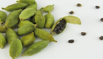 Benefits of Elaichi: ಪ್ರತಿದಿನ ಏಲಕ್ಕಿ ಸೇವಿಸಿದ್ರೆ ಏನಾಗುತ್ತೆ ಗೊತ್ತಾ..?