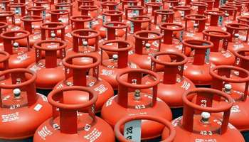 LPG Price Cut : ಗ್ಯಾಸ್ ಸಿಲಿಂಡರ್ ಬೆಲೆಯಲ್ಲಿ 100 ರೂಪಾಯಿ ಇಳಿಕೆ ! ಕೋಟ್ಯಾಂತರ ಗ್ರಾಹಕರಿಗೆ ಸಿಹಿ ಸುದ್ದಿ 