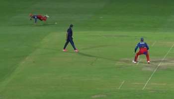 ಚಿರತೆಯಂತೆ ಜಿಗಿಯುತ್ತಾ ಬಾಲ್ ಎಸೆದು ವಿಕೆಟ್ ಕಿತ್ತ ಕೊಹ್ಲಿ! ವಿರಾಟ್ ಚಾಣಾಕ್ಷತನಕ್ಕೆ ಫ್ಯಾನ್ಸ್ ಫುಲ್ ಫಿದಾ… ವಿಡಿಯೋ