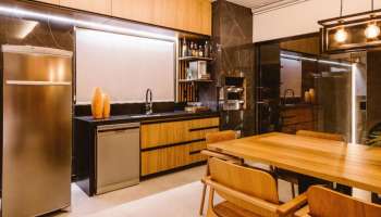 ಅಡುಗೆ ಮನೆಯಲ್ಲಿ ನೀವು ಮಾಡುವ ಆ ಒಂದು ತಪ್ಪಿಗೆ ಮನೆಯೇ ನರಕವಾಗುತ್ತದೆ.. ಅಪ್ಪಿತಪ್ಪಿಯೂ ಹೀಗೆ ಮಾಡಲೇಬೇಡಿ!