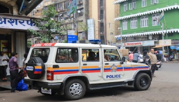 ಆಟೋ ಡ್ರೈವರ್‌ನಿಂದ ಅತ್ಯಾಚಾರ; ತನ್ನ ಗುಪ್ತಾಂಗದಲ್ಲಿ ತಾನೇ ಬ್ಲೇಡ್ ಇಟ್ಟುಕೊಂಡ ಯುವತಿ!!