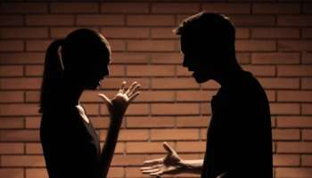 ಚಾಮರಾಜನಗರ ಬಸ್ ನಿಲ್ದಾಣದಲ್ಲಿ ಪಾಗಲ್ ಪ್ರೇಮಿ ಹುಚ್ಚಾಟ