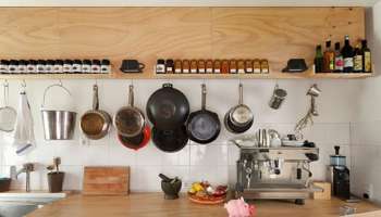 Vastu Tips: ಎಷ್ಟೇ ಕಷ್ಟ ಬಂದ್ರೂ ಅಡುಗೆ ಮನೆಯಲ್ಲಿ ಈ ವಸ್ತುಗಳು ಖಾಲಿಯಾಗಲು ಬಿಡಬೇಡಿ: ಬಡತನ ಹೆಚ್ಚಾಗುತ್ತೆ, ಬದುಕೇ ಬರಡಾಗುವುದು