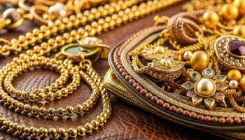 Gold Price Today: ಹಬ್ಬಕ್ಕೂ ಮುಂಚೆಯೇ ಆಭರಣ ಪ್ರಿಯರಿಗೆ ಭರ್ಜರಿ ಸಿಹಿ ಸುದ್ದಿ..! ಚಿನ್ನದ ಬೆಲೆಯಲ್ಲಿ ದಾಖಲೆಯ ಕುಸಿತ, ಏಕಾಏಕಿ ದರ ಇಳಿಕೆಗೆ ತಜ್ಞರ ಉತ್ತರ