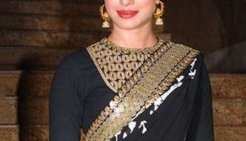 20 ಕೋಟಿ ಚಿನ್ನ, 700 ಕೋಟಿ ಆಸ್ತಿ, ಕಡಿಮೆ ಸಿನಿಮಾ ಆಫರ್‌ಗಳಿದ್ದರೂ ಶ್ರೀಮಂತಿಕೆಯಲ್ಲೇ ತೇಲುತ್ತಿರುವ ಸ್ಟಾರ್‌ ನಟಿ!