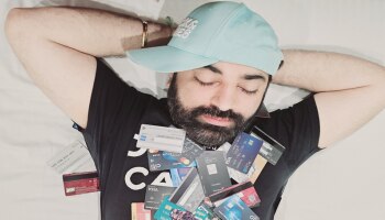 ಒಂದೇ ಬಾರಿಗೆ 1638 ಕ್ರೆಡಿಟ್ ಕಾರ್ಡ್‌ಗಳನ್ನು ಬಳಸಿ ಗಿನ್ನೆಸ್ ವಿಶ್ವದಾಖಲೆ ನಿರ್ಮಿಸಿದ ಈ ವ್ಯಕ್ತಿ..!