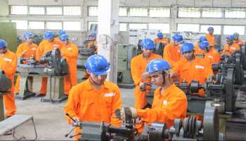 ಕೇಂದ್ರ ಸರ್ಕಾರದಿಂದ ದೇಶದ ಎಲ್ಲಾ ಕಾರ್ಮಿಕರಿಗೂ ಗುಡ್‌ ನ್ಯೂಸ್‌.. ಶೀಘ್ರದಲ್ಲೇ ಹೊಸ ನೀತಿ ಜಾರಿ; ಸಂಬಳ ಜೊತೆ ಬದಲಾಗಲಿವೆ ಈ ಎಲ್ಲಾ ಸೌಲಭ್ಯಗಳು