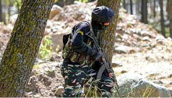 ಜಮ್ಮು-ಕಾಶ್ಮೀರ ಗಡಿಯಲ್ಲಿ ಇಬ್ಬರು ಭಯೋತ್ಪಾದಕರ ಎನ್‌ಕೌಂಟರ್‌! ಗಡಿ ಭಾಗದಲ್ಲಿ ಭದ್ರತೆ ಹೆಚ್ಚಿಸಿದ ಸೇನೆ 