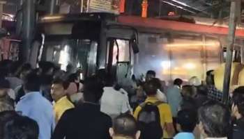 ರಸ್ತೆಯಲ್ಲಿ ನಡೆದು ಹೋಗ್ತಿದ್ದವರಿಗೆ ಭೀಕರವಾಗಿ ಡಿಕ್ಕಿ ಹೊಡೆದ ಸರ್ಕಾರಿ ಬಸ್‌.. ಡ್ರೈವರ್‌ ಏನಾದ?