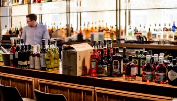 ಮದ್ಯ ಪ್ರಿಯರಿಗೆ ಬಿಗ್ ಶಾಕ್.. ಪ್ರತಿ ಬಾಟಲಿಯ ಮೇಲೆ 10 ರೂಪಾಯಿ ಹೆಚ್ಚಳ..!