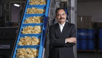 ಆಲೂಗಡ್ಡೆ ಚಿಪ್ಸ್ ಮಾಡಿ ಮಾರುತ್ತಿದ್ದ ವ್ಯಕ್ತಿ ಈಗ ಆ ಒಂದು ಕಾರಣದಿಂದ 4,000 ಕೋಟಿ ಆಸ್ತಿಯ ಮಾಲೀಕ!