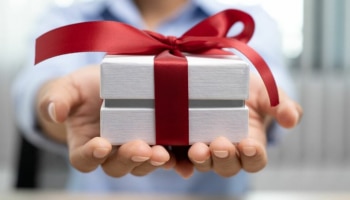 Vastu Tips: ಎಂದಿಗೂ ಈ ವಸ್ತುಗಳನ್ನ ಯಾರಿಗೂ ಗಿಫ್ಟ್‌ ಆಗಿ ನೀಡಬೇಡಿ..ನೆಗೆಟಿವಿಟಿ ಹೆಚ್ಚುತ್ತೆ