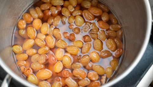 ದಿನಾ ಬೆಳಿಗ್ಗೆ ಎದ್ದ ಕೂಡಲೇ ಖಾಲಿ ಹೊಟ್ಟೆಗೆ ಎರಡೇ ಎರಡು &#039;ನೆನೆಸಿಟ್ಟ ಒಣದ್ರಾಕ್ಷಿʼ ತಿಂದರೆ ಏನಾಗುತ್ತದೆ?