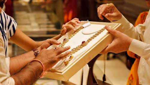 ಪಾತಾಳದಿಂದ ಮೇಲೆದ್ದ ಚಿನ್ನದ ಬೆಲೆ.. 34,900 ರೂಪಾಯಿ ಕುಸಿತದ ನಂತರ ಈಗ 11,400 ರೂಪಾಯಿ ಏರಿಕೆ.. 10 ಗ್ರಾಂ ಬಂಗಾರದ ಬೆಲೆ ಇಷ್ಟಾಗಿದೆ 