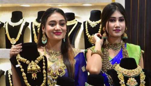 ಬಂಗಾರದ ಬೆಲೆಯಲ್ಲಿ ಬರೋಬ್ಬರಿ 50 ಸಾವಿರಕ್ಕೂ ಹೆಚ್ಚು ಕುಸಿತ!  ಏಕಾಏಕಿ ಕುಸಿತಕ್ಕೆ ಕಾರಣವಾದ ಅಂಶ ಇದು