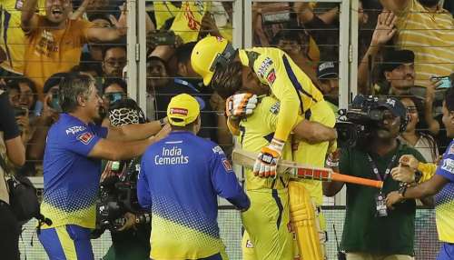   ಬರ್ತ್‌ಡೇ ಬಾಯ್‌ ಜಡ್ಡುನಾ ತಬ್ಬಿ ಮುದ್ದಾಡಿದ್ಯಾಕೆ ಧೋನಿ? ಕಣ್ಣೀರು ಹಾಕಿದ್ಯಾಕೆ? ಧೋನಿ ಜಡ್ಡು ಬಾಂಧವ್ಯ.!