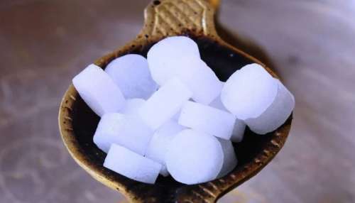 ಮನೆಯಲ್ಲಿ ಸುಖ-ಸಂಪತ್ತು, ಸಮೃದ್ಧಿಗಾಗಿ ಕರ್ಪೂರದ ಈ ಸಣ್ಣ ಟಿಪ್ಸ್‌ ಟ್ರೈ ಮಾಡಿ