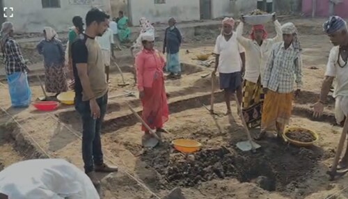 ಐತಿಹಾಸಿಕ ಲಕ್ಕುಂಡಿ ಗ್ರಾಮದಲ್ಲಿ ಉತ್ಖನನದ ವೇಳೆ ಪುರಾತನ ಶಿಲೆ ಪತ್ತೆ...!   