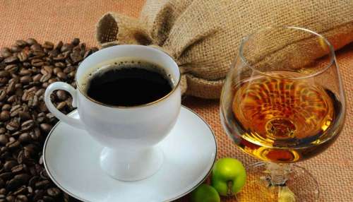 ಕಾಫಿ ಕುಡಿಯೋದ್ರಿಂದ ಹ್ಯಾಂಗೋವರ್‌ ಕಡಿಮೆಯಾಗುತ್ತಾ? ಮದ್ಯಪ್ರಿಯರಿಗೂ ಈ ವಿಚಿತ್ರ ಸತ್ಯಗಳು ಗೊತ್ತಿಲ್ಲ