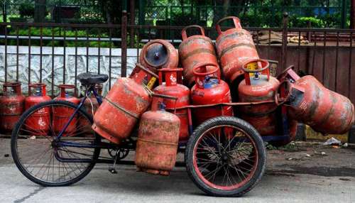 LPG Cylinder Price: ಬಜೆಟ್‌ಗೂ ಮುನ್ನ LPG ಗ್ಯಾಸ್ ಸಿಲಿಂಡರ್ ಬೆಲೆಯಲ್ಲಿ ಮಹತ್ವದ ಬದಲಾವಣೆ! 
