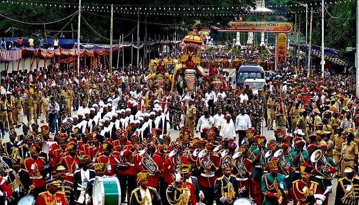 ದಸರಾ ಹಬ್ಬ "ನಾಡ ಹಬ್ಬ"ವಾದ ಹಿನ್ನೆಲೆ ದಸರಾ ಹಬ್ಬ "ನಾಡ ಹಬ್ಬ"ವಾದ ಹಿನ್ನೆಲೆ