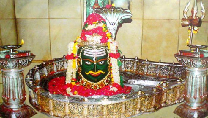 ಉಜ್ಜಯಿನಿ: ಮಹಾಕಾಳ ದೇವಸ್ಥಾನದಲ್ಲಿ 'ಜಲ ಅಭಿಷೇಕ'ಕ್ಕೆ ಸುಪ್ರೀಂ ಕೋರ್ಟ್ ಹೊಸ ಆರಾಧನಾ ನಿಯಮಗಳನ್ನು ಅನುಮೋದಿಸಿದೆ ಉಜ್ಜಯಿನಿ: ಮಹಾಕಾಳ ದೇವಸ್ಥಾನದಲ್ಲಿ 'ಜಲ ಅಭಿಷೇಕ'ಕ್ಕೆ ಸುಪ್ರೀಂ ಕೋರ್ಟ್ ಹೊಸ ಆರಾಧನಾ ನಿಯಮಗಳನ್ನು ಅನುಮೋದಿಸಿದೆ