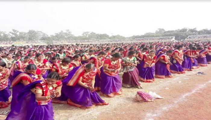 ಛತ್ತೀಸ್ಗಢ: 15,000 ಮಹಿಳೆಯರು ಒಟ್ಟಿಗೆ 'ಸೂವಾ ನೃತ್ಯ' ಮಾಡುವ ಮೂಲಕ ವಿಶ್ವ ದಾಖಲೆ ನಿರ್ಮಿಸಿದರು ಛತ್ತೀಸ್ಗಢ: 15,000 ಮಹಿಳೆಯರು ಒಟ್ಟಿಗೆ 'ಸೂವಾ ನೃತ್ಯ' ಮಾಡುವ ಮೂಲಕ ವಿಶ್ವ ದಾಖಲೆ ನಿರ್ಮಿಸಿದರು