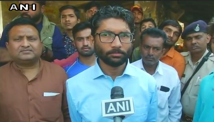 ಗುಜರಾತ್ ಚುನಾವಣೆಯಲ್ಲಿ ಬಿಜೆಪಿ ಈ ಬಾರಿ ನಿಶ್ಚಿತವಾಗಿ ಸೋಲಲಿದೆ- ಜಿಗ್ನೇಶ್ ಮೆವಾಣಿ ಗುಜರಾತ್ ಚುನಾವಣೆಯಲ್ಲಿ ಬಿಜೆಪಿ ಈ ಬಾರಿ ನಿಶ್ಚಿತವಾಗಿ ಸೋಲಲಿದೆ- ಜಿಗ್ನೇಶ್ ಮೆವಾಣಿ