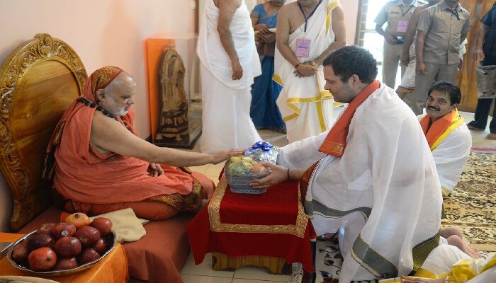 ಪಂಚೆ, ಶಲ್ಯ ಧರಿಸಿ ಶ್ರೀ ಶಾರದಾಂಬೆ ದರ್ಶನ ಪಡೆದ ರಾಹುಲ್ ಗಾಂಧಿ ಪಂಚೆ, ಶಲ್ಯ ಧರಿಸಿ ಶ್ರೀ ಶಾರದಾಂಬೆ ದರ್ಶನ ಪಡೆದ ರಾಹುಲ್ ಗಾಂಧಿ
