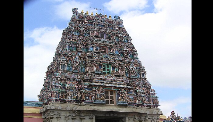 ಬೆಂಗಳೂರಿನ ಈ ದೇವಸ್ಥಾನಕ್ಕೆ ಮಿನಿಸ್ಕರ್ಟ್ ಧರಿಸಿ ಹೋಗುವಂತಿಲ್ಲ! ಬೆಂಗಳೂರಿನ ಈ ದೇವಸ್ಥಾನಕ್ಕೆ ಮಿನಿಸ್ಕರ್ಟ್ ಧರಿಸಿ ಹೋಗುವಂತಿಲ್ಲ!