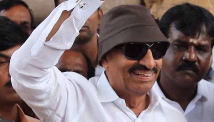 ಬಡವರಿಗೆ ಫ್ರೀ ಕಟಿಂಗ್-ಶೇವಿಂಗ್, ಪ್ರೇಮಿಗಳಿಗೆ ರಜೆ ಭಾಗ್ಯ, ಇದು ವಾಟಾಳ್ ಪ್ರಣಾಳಿಕೆ! ಬಡವರಿಗೆ ಫ್ರೀ ಕಟಿಂಗ್-ಶೇವಿಂಗ್, ಪ್ರೇಮಿಗಳಿಗೆ ರಜೆ ಭಾಗ್ಯ, ಇದು ವಾಟಾಳ್ ಪ್ರಣಾಳಿಕೆ!