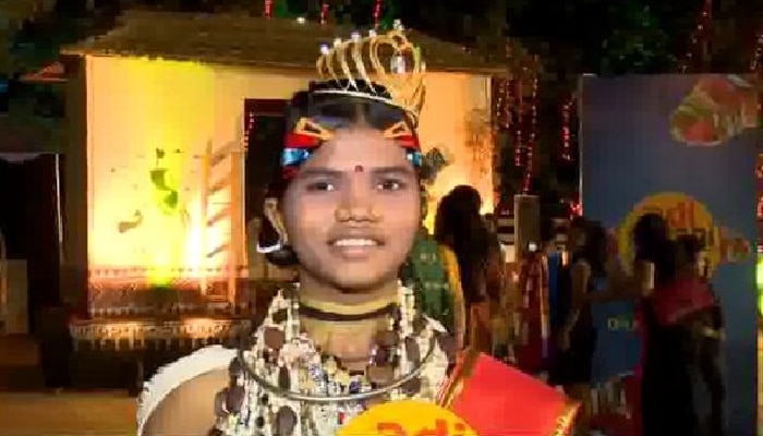 ಭಾರತದ ಮೊದಲ ಬುಡಕಟ್ಟು ಮಹಿಳಾ ಸೌಂದರ್ಯ ಸ್ಪರ್ಧೆ; ಪಲ್ಲವಿಗೆ 'ಆದಿ ರಾಣಿ' ಕಿರೀಟ ಭಾರತದ ಮೊದಲ ಬುಡಕಟ್ಟು ಮಹಿಳಾ ಸೌಂದರ್ಯ ಸ್ಪರ್ಧೆ; ಪಲ್ಲವಿಗೆ 'ಆದಿ ರಾಣಿ' ಕಿರೀಟ