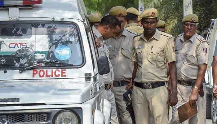 ಬಾಂಗ್ಲಾ ಮೂಲದ ಇಬ್ಬರು ಭಯೋತ್ಪಾದಕರ ಬಂಧನ ಬಾಂಗ್ಲಾ ಮೂಲದ ಇಬ್ಬರು ಭಯೋತ್ಪಾದಕರ ಬಂಧನ