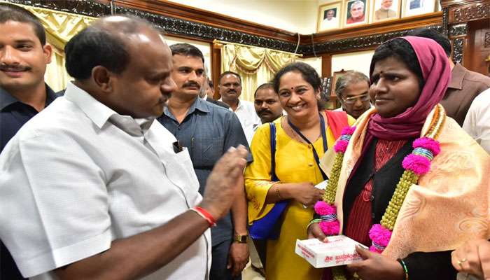 ಶಿಮ್ಲಾ ಆಸ್ಪತ್ರೆಯಲ್ಲಿ ಪತ್ತೆಯಾದ ಪದ್ಮಾಗೆ ಕುಮಾರಣ್ಣ ನೀಡಿದ ಭರವಸೆ ಏನು ಗೊತ್ತಾ? ಶಿಮ್ಲಾ ಆಸ್ಪತ್ರೆಯಲ್ಲಿ ಪತ್ತೆಯಾದ ಪದ್ಮಾಗೆ ಕುಮಾರಣ್ಣ ನೀಡಿದ ಭರವಸೆ ಏನು ಗೊತ್ತಾ?