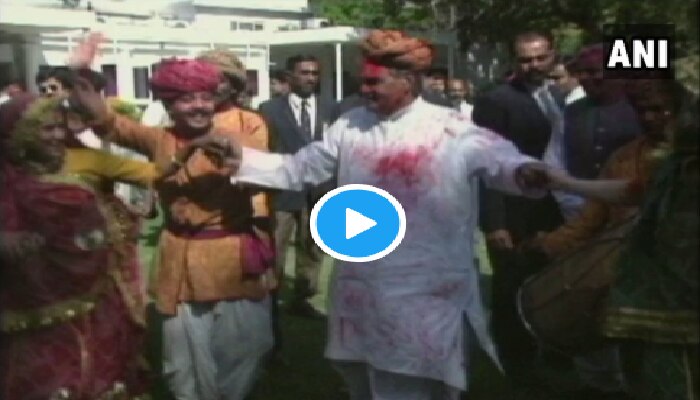 VIDEO: ಕಾರ್ಯಕ್ರಮವೊಂದರಲ್ಲಿ ಹೆಜ್ಜೆ ಹಾಕಿ ನೃತ್ಯ ಮಾಡಿದ್ದ ವಾಜಪೇಯಿ!