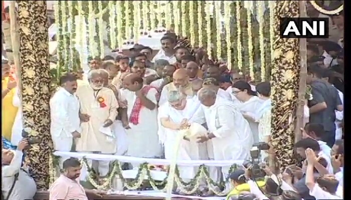 ಮಾಜಿ ಪ್ರಧಾನಿ ವಾಜಪೇಯಿ ಚಿತಾಭಸ್ಮ ಗಂಗಾನದಿಯಲ್ಲಿ ವಿಸರ್ಜನೆ ಮಾಜಿ ಪ್ರಧಾನಿ ವಾಜಪೇಯಿ ಚಿತಾಭಸ್ಮ ಗಂಗಾನದಿಯಲ್ಲಿ ವಿಸರ್ಜನೆ