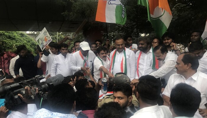 ದೇಶದಲ್ಲಿ ಪ್ರಧಾನಿ ಮೋದಿ ಹಿಟ್ಲರ್ ರೀತಿ ಆಡಳಿತ ನಡೆಸುತ್ತಿದ್ದಾರೆ: ದಿನೇಶ್ ಗುಂಡೂರಾವ್ ದೇಶದಲ್ಲಿ ಪ್ರಧಾನಿ ಮೋದಿ ಹಿಟ್ಲರ್ ರೀತಿ ಆಡಳಿತ ನಡೆಸುತ್ತಿದ್ದಾರೆ: ದಿನೇಶ್ ಗುಂಡೂರಾವ್