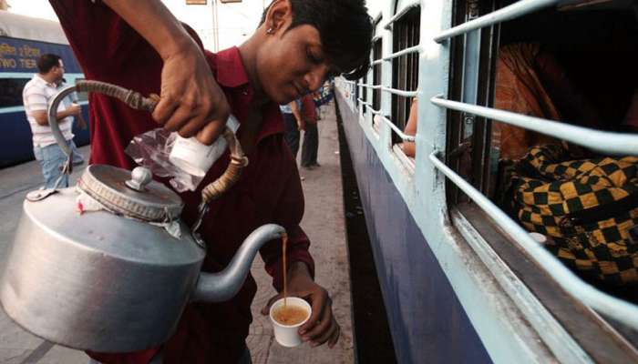 TRAIN ನಲ್ಲಿ ಸಿಗುವ ಟೀ-ಕಾಫಿ ಇನ್ನು ದುಬಾರಿ, IRCTC ಎಷ್ಟು ಬೆಲೆ ಹೆಚ್ಚಿಸಿದೆ ತಿಳಿಯಿರಿ TRAIN ನಲ್ಲಿ ಸಿಗುವ ಟೀ-ಕಾಫಿ ಇನ್ನು ದುಬಾರಿ, IRCTC ಎಷ್ಟು ಬೆಲೆ ಹೆಚ್ಚಿಸಿದೆ ತಿಳಿಯಿರಿ