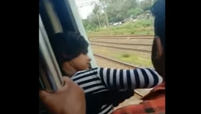 VIDEO:ರೈಲಿನಿಂದ ಆಯತಪ್ಪಿ ಬಿದ್ದ ಈ ಮಹಿಳೆ ಬದುಕಿದ್ದಾದರೂ ಹೇಗೆ ಗೊತ್ತಾ? VIDEO:ರೈಲಿನಿಂದ ಆಯತಪ್ಪಿ ಬಿದ್ದ ಈ ಮಹಿಳೆ ಬದುಕಿದ್ದಾದರೂ ಹೇಗೆ ಗೊತ್ತಾ?