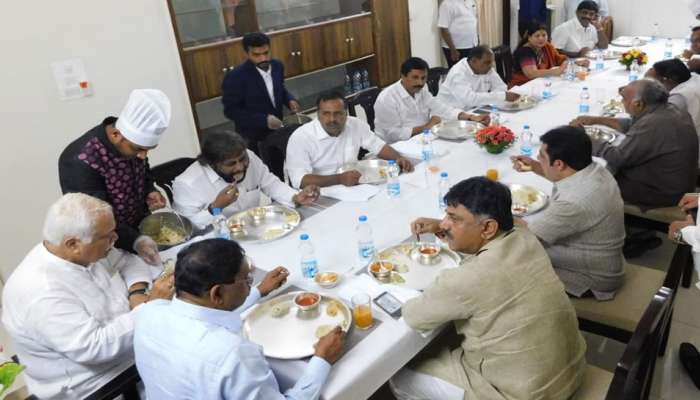 ಡಿಕೆಶಿ ಉಪಾಹಾರ ಕೂಟದಲ್ಲಿ ಸಿದ್ದರಾಮಯ್ಯ, ಜಾರಕಿಹೊಳಿ ಗೈರು! ಡಿಕೆಶಿ ಉಪಾಹಾರ ಕೂಟದಲ್ಲಿ ಸಿದ್ದರಾಮಯ್ಯ, ಜಾರಕಿಹೊಳಿ ಗೈರು!