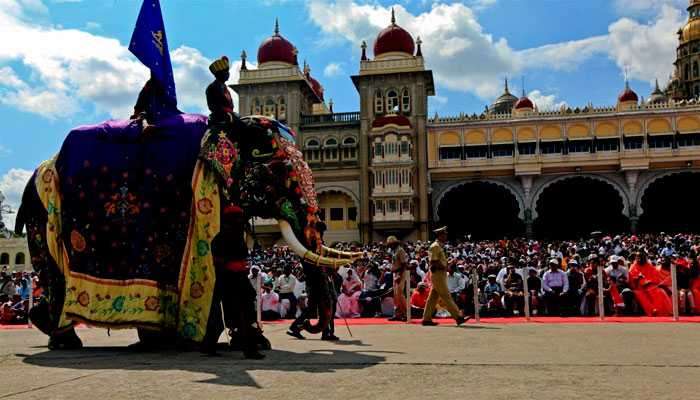 ಪಾರಂಪರಿಕ ಕಟ್ಟಡಗಳ ಮೇಲೆ ಜಂಬೂಸವಾರಿ ವೀಕ್ಷಿಸದಂತೆ ಪಾಲಿಕೆ ಆಯುಕ್ತರ ಮನವಿ title=